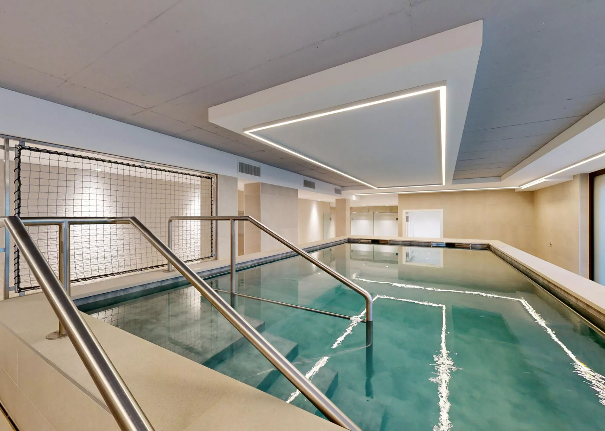 Rééducation en piscine chez Physio Clinics à Genève avec les physiothérapeutes