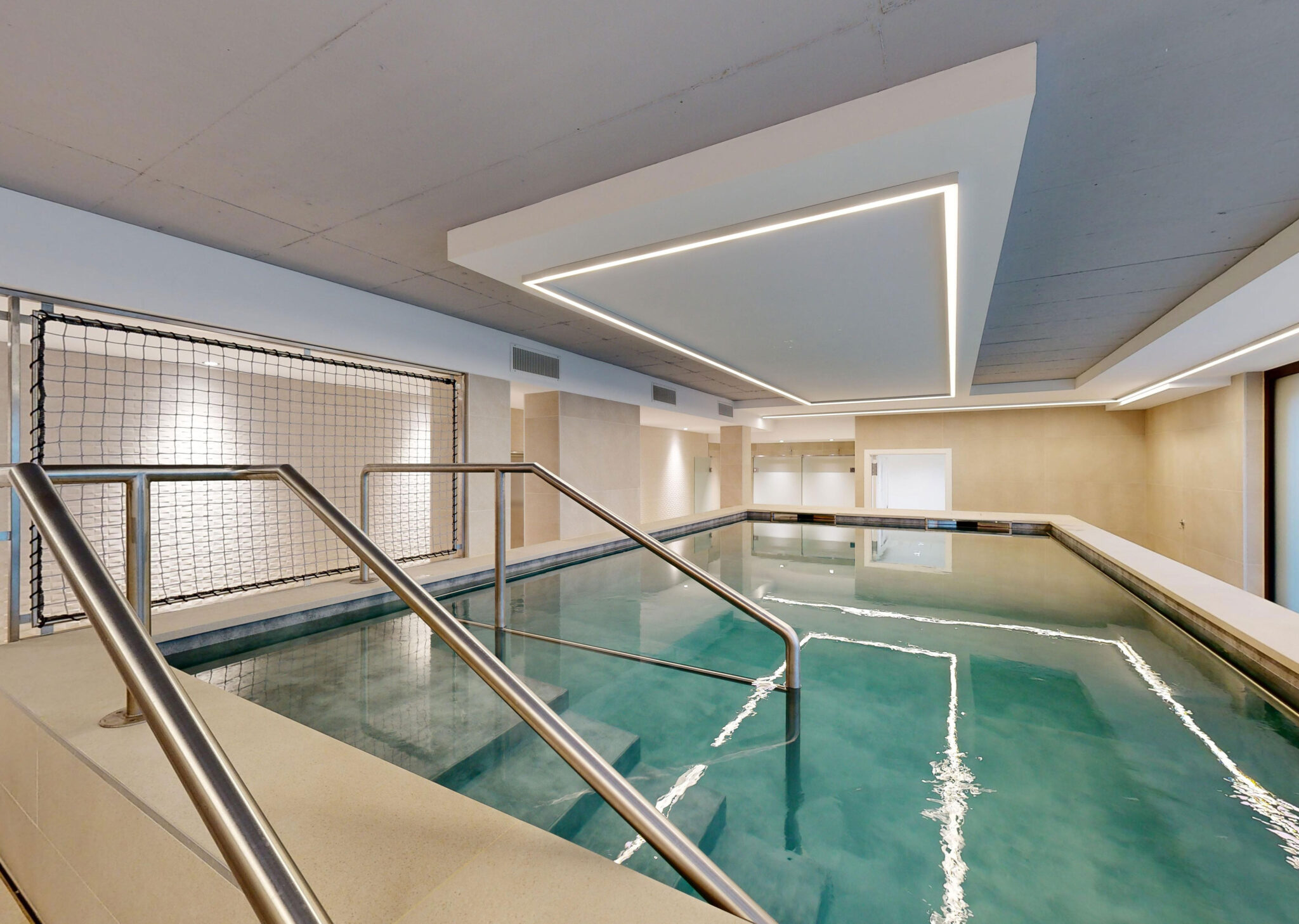 Rééducation en piscine chez Physio Clinics à Genève avec les physiothérapeutes