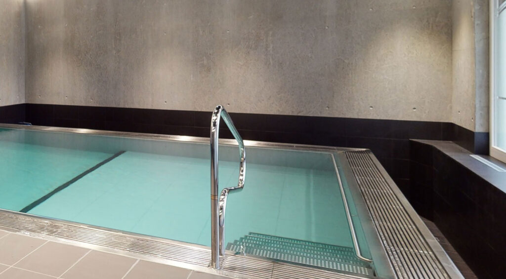 Balnéothérapie chez Physio Clinics, rééducation en piscine à Collombey