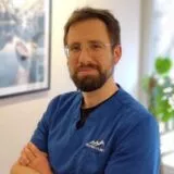 Anthony, physiothérapeute et responsable de centre à Genève, Plainpalais. Il travaille au sein du centre Physio Clinics Genève Plainpalais.