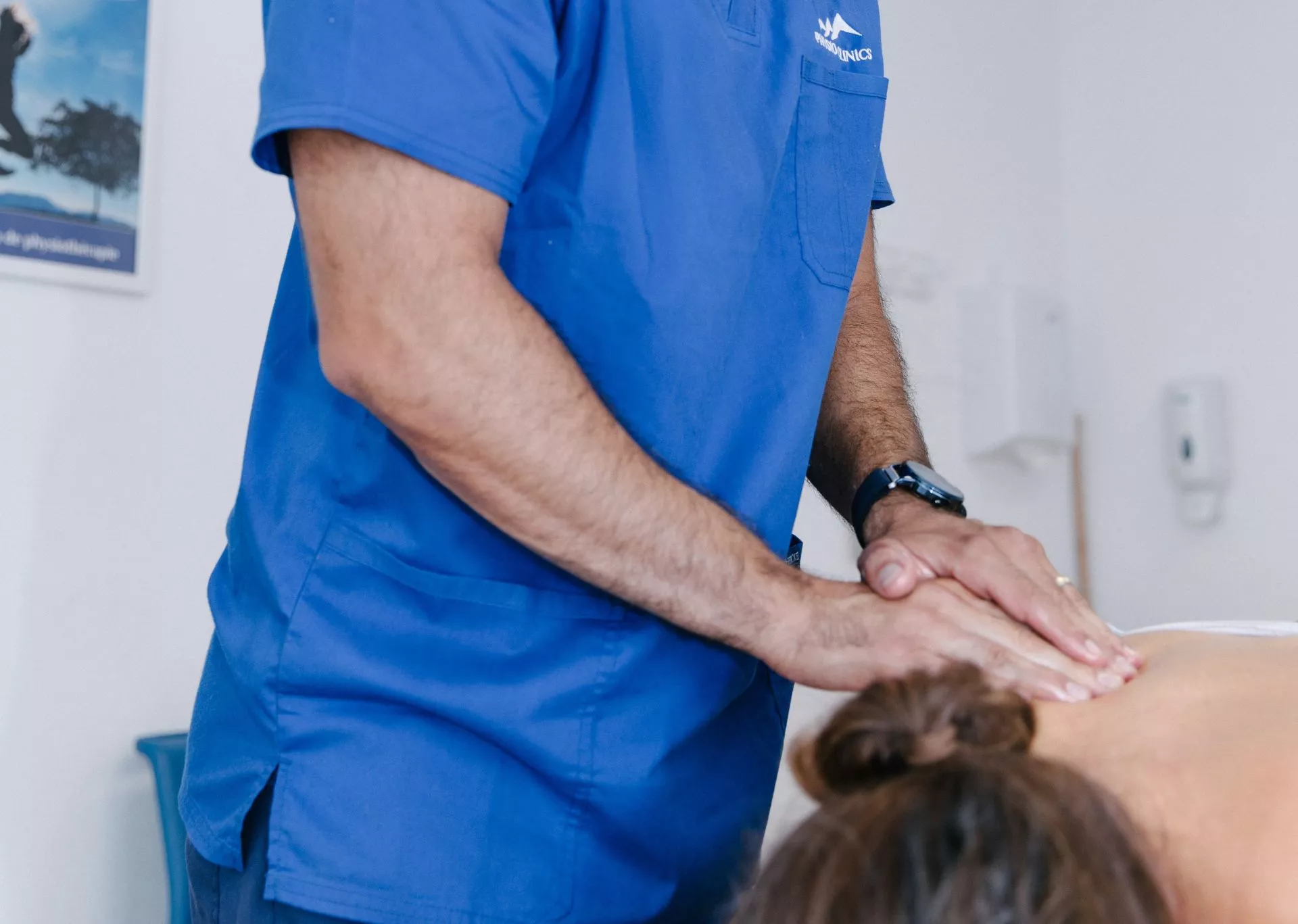 Soin de drainage lymphatique chez Physio Clinics par un physiothérapeute diplomé.