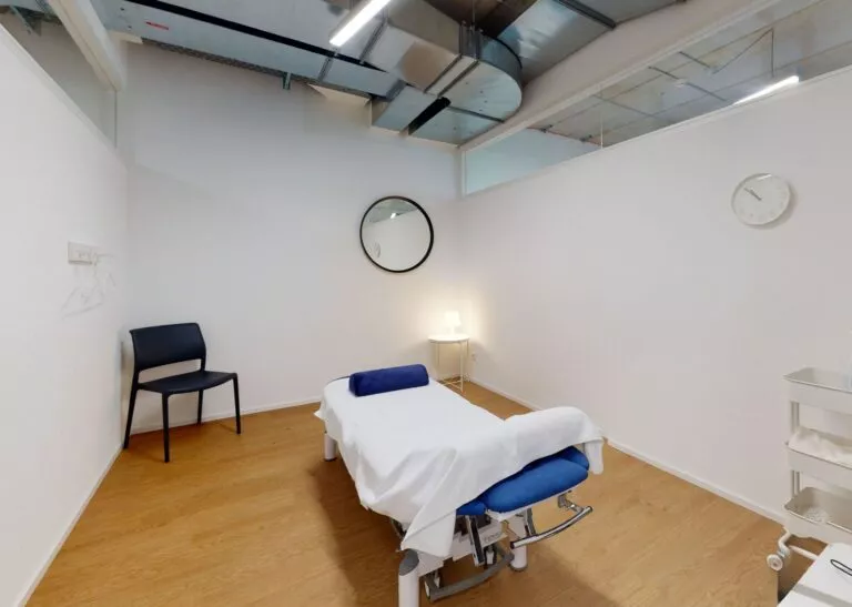 Salle de soin en physiothérapie à La Chaux-de-Fonds chez Physio Clinics