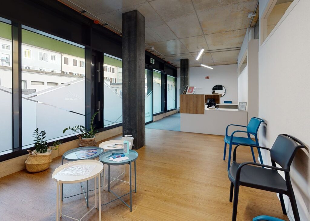 Réception et salle d'attente à La Chaux-de-Fonds, Physio Clinics