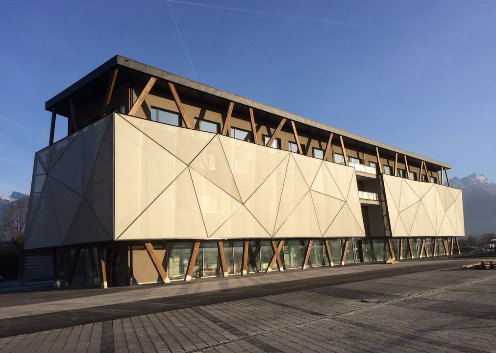 Façade du centre Physio Clinics à Collombey, dans la Maison Santé Chablais