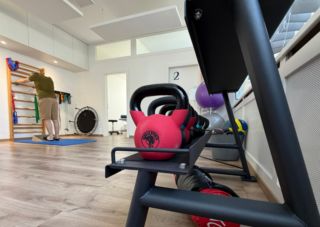 Salle active pour la rééducation en physiothérapie chez Physio Clinics à Semsales