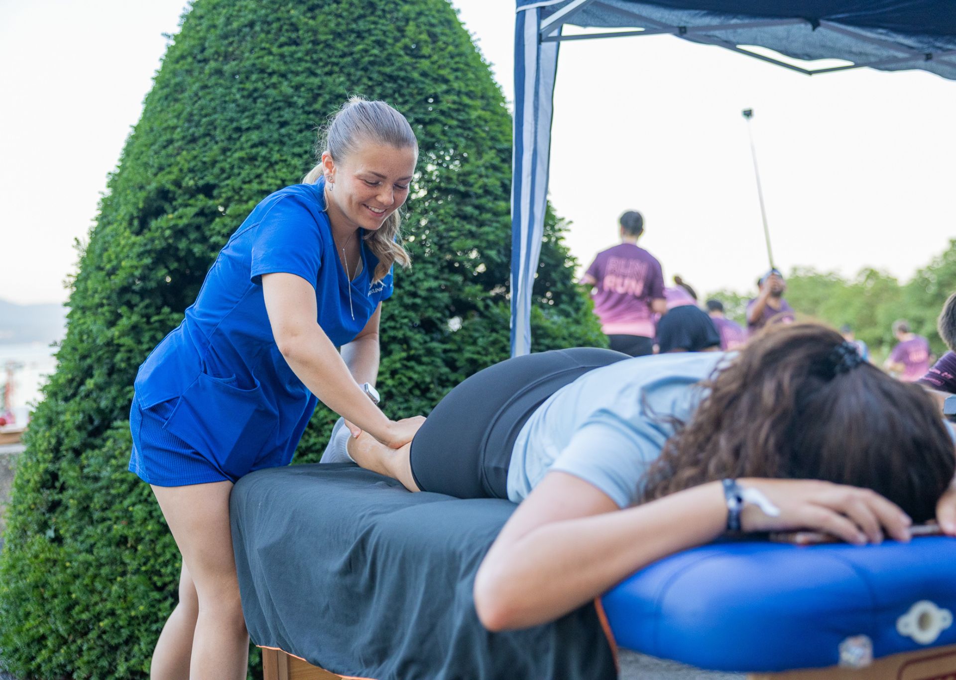 Physio Clinics est local partner pour les wake up and run. Nous offrons des massages de récupération post-course.